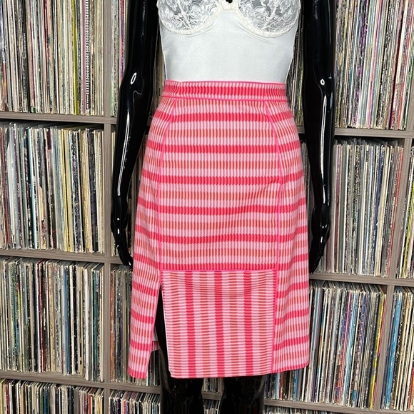 Per Se Pencil Sitges Skirt in Pink Geometric Stripe Print Size 2 - Picture 3 of 9